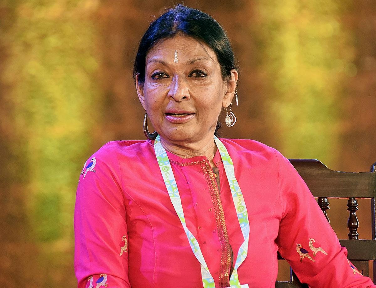 Naalu Veli Nilam